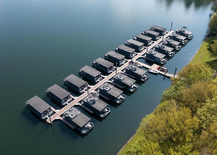 Luxury Houseboat With Beautiful Views