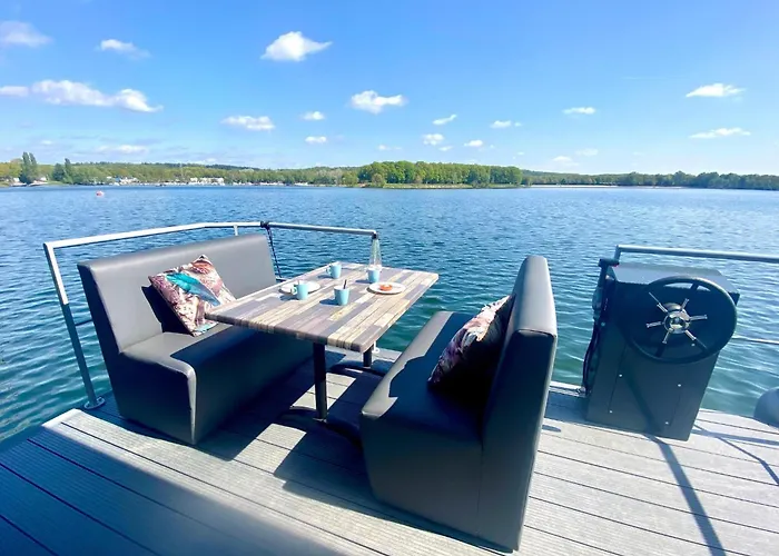 Luxury Houseboat With Beautiful Views