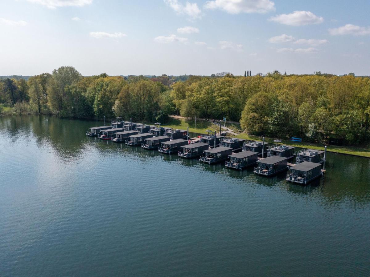Botel Luxury Houseboat With Beautiful Views