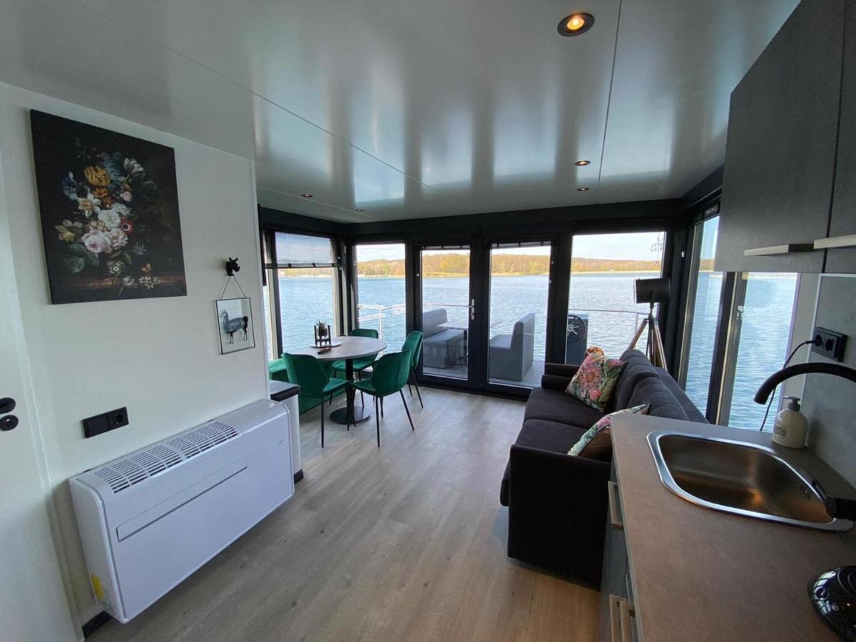 Luxury Houseboat With Beautiful Views