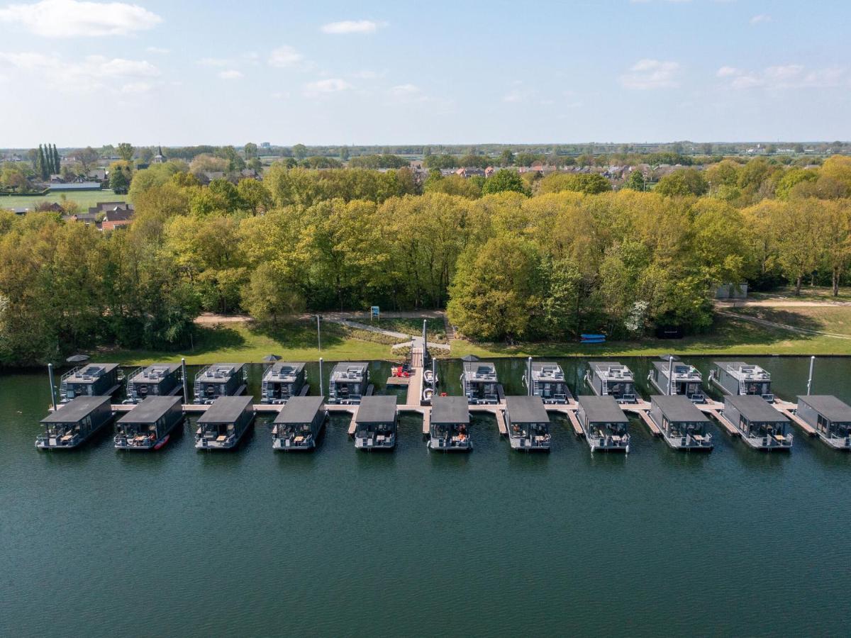 Botel Luxury Houseboat With Beautiful Views
